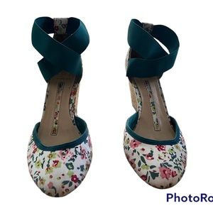 New direction wedges size 8